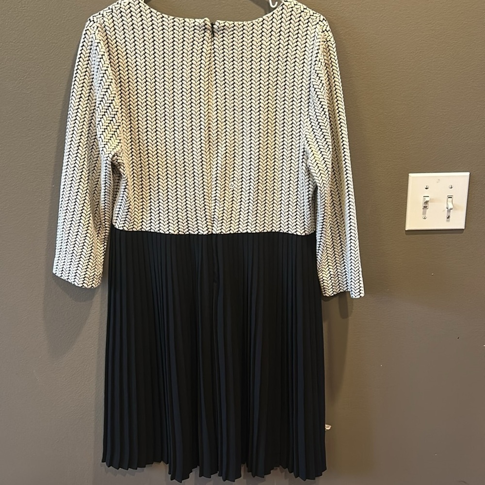 GANNI for Anthropologie textured pleated Black/Cream V-neck dress Large - Picture 3 of 9